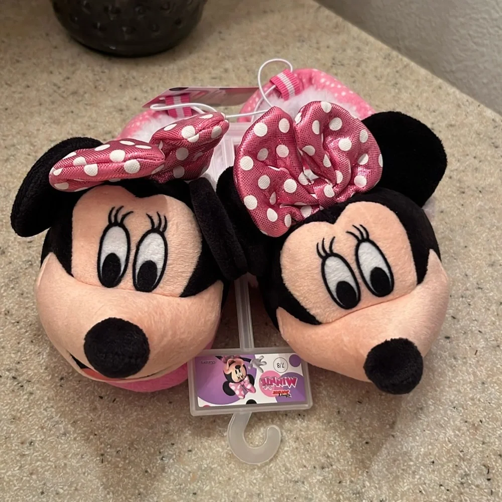 Disney Junior brand size 7/8 Minnie Mouse slippers- NWT.
